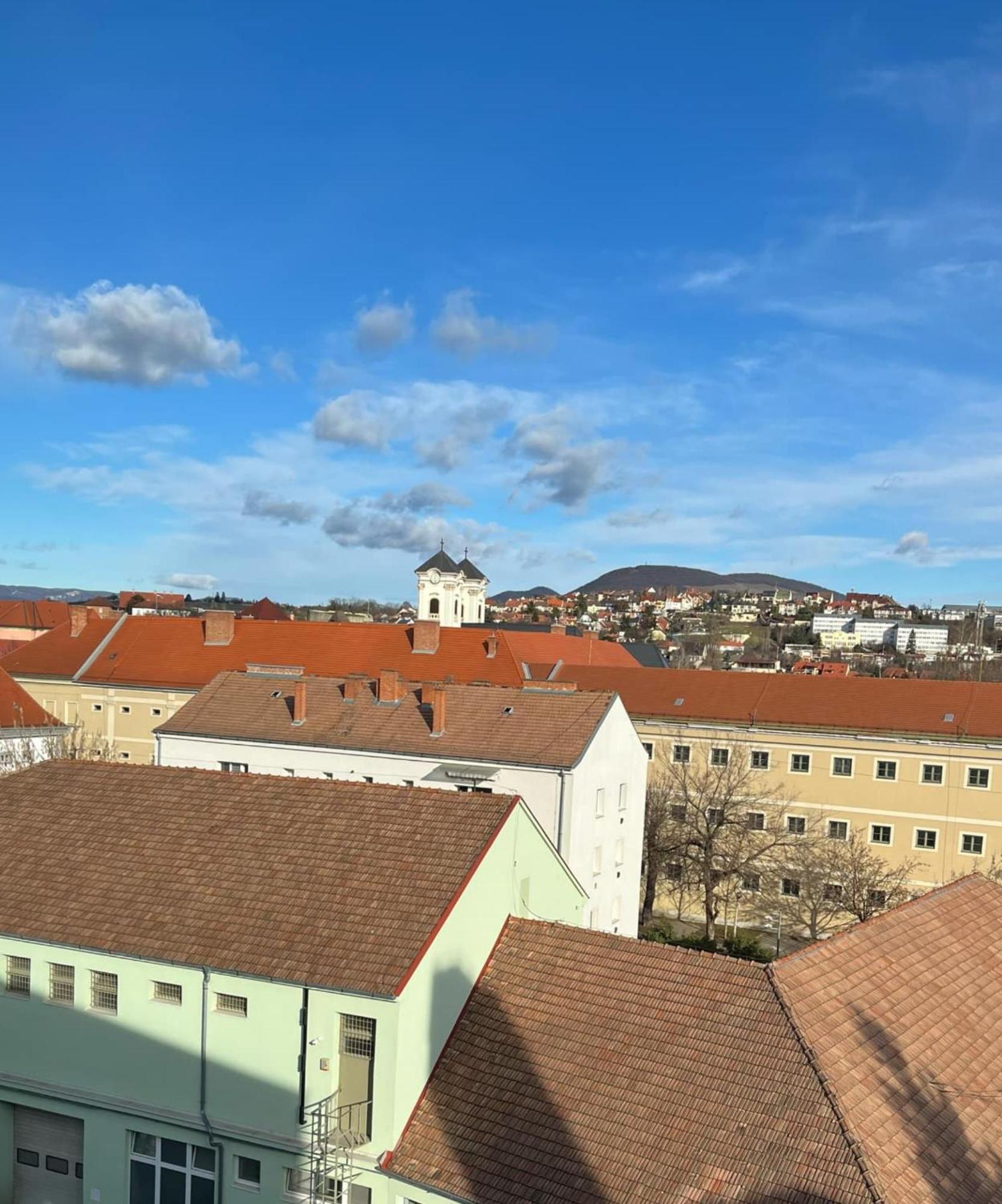 Hellowine Apartman Eger Bagian luar foto